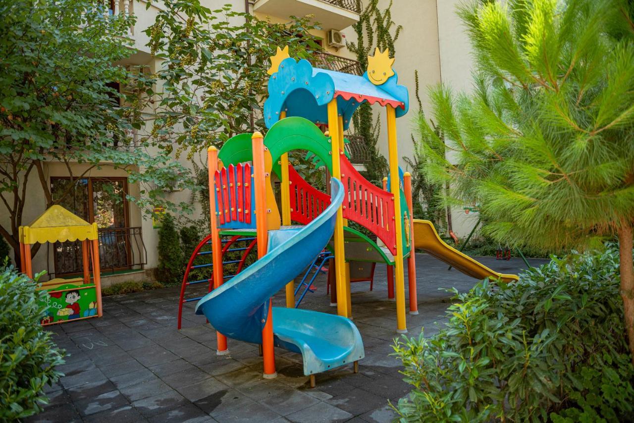 Menada Apartments In Cascadas Pantai Sunny Bagian luar foto